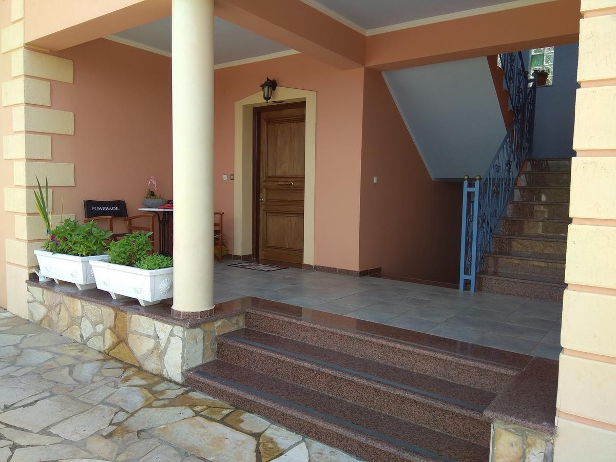 Victoria'S Apartments Dilinata Luaran gambar